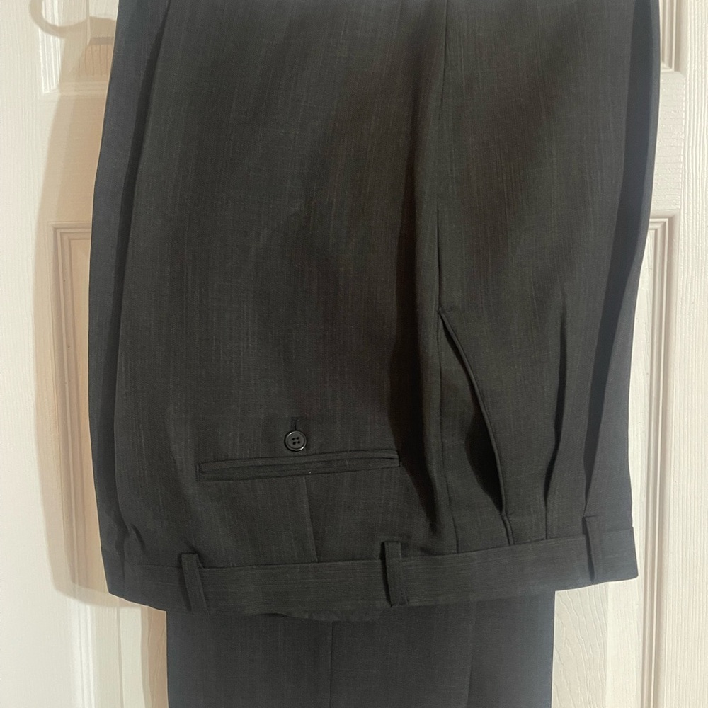 Suit - Picture 15 of 16